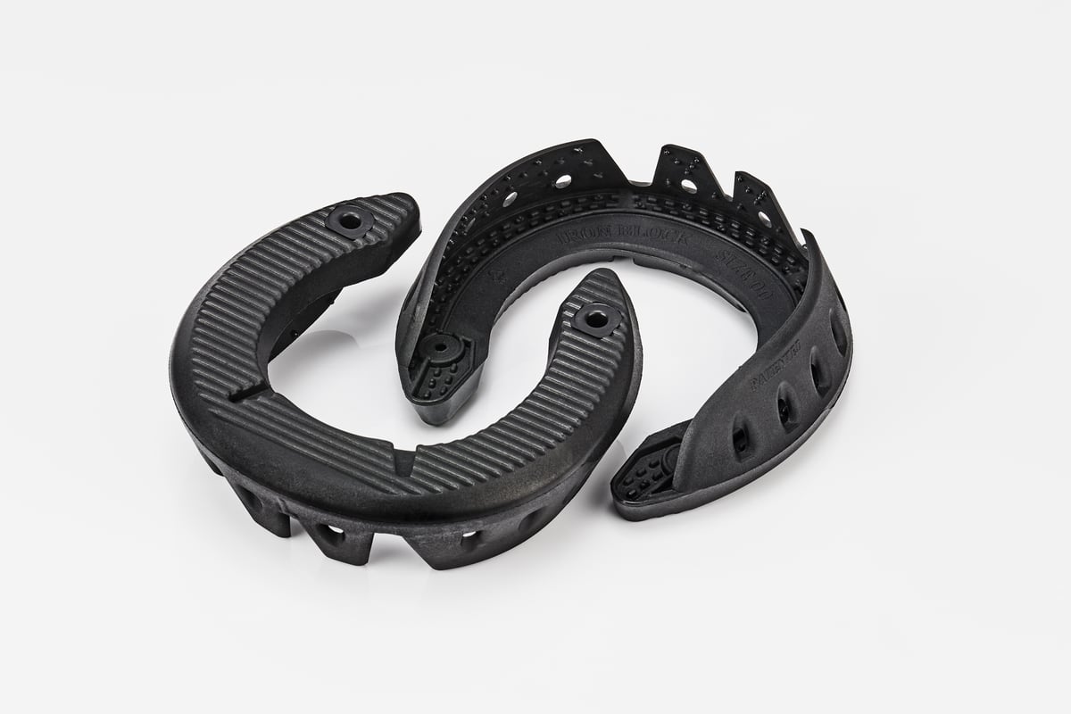 745-0001-069-Iron-Block-Black-Shoe-03